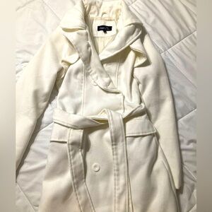 Super Cute White Peacoat with bow detail 🎀
